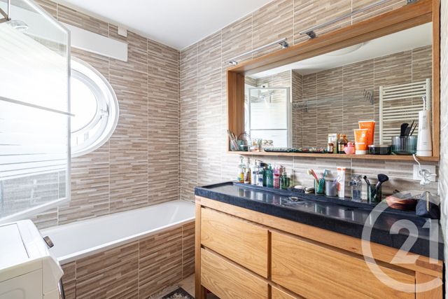 Appartement F5 à vendre - 5 pièces - 106.85 m2 - ST OUEN - 93 - ILE-DE-FRANCE - Century 21 Patrimoine 17